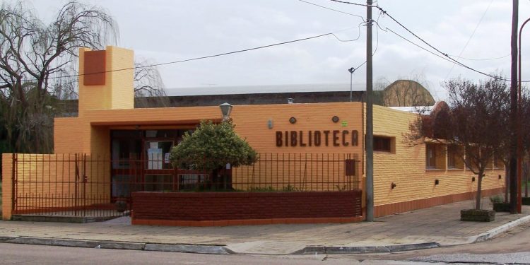 Presentación de libro y muestra fotográfica en Saldungaray.