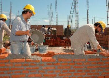 Se busca personal para obras en construcción.