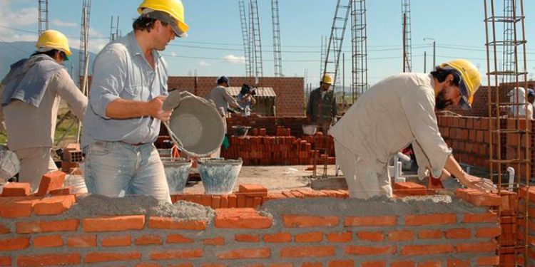 Se busca personal para obras en construcción.