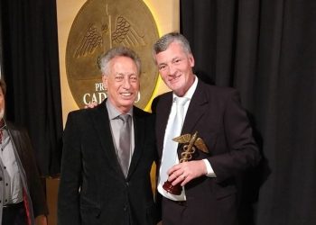 Arnaldo Botto recibió el premio Caduceo por su trayectoria en el periodismo bonaerense