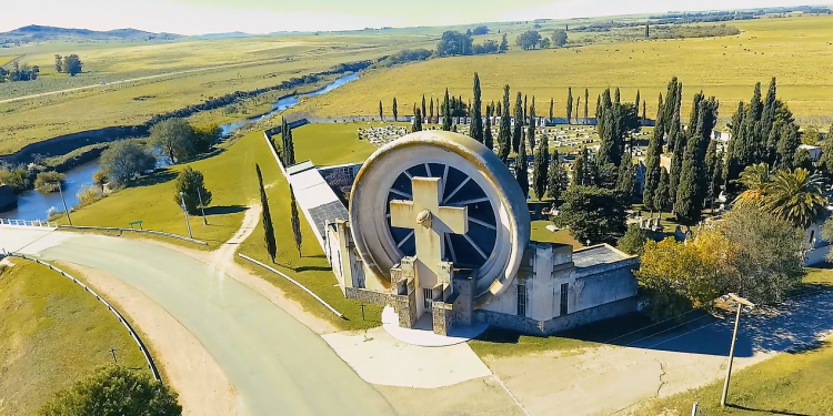 Avances para la restauración del portal del cementerio de Saldungaray