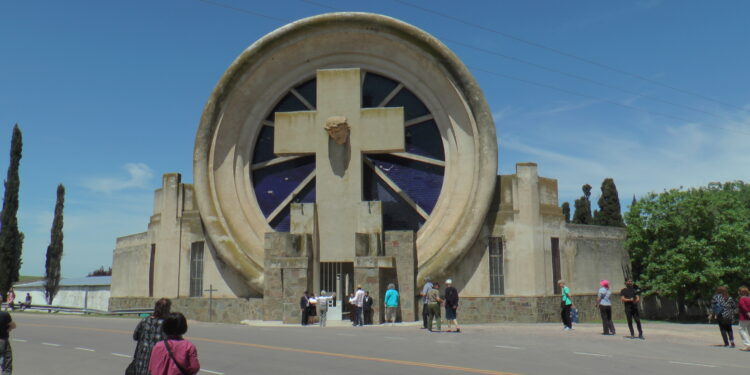 Saldungaray: Trabajan para la restauración de una obra emblemática del Ing. Francisco Salamone.