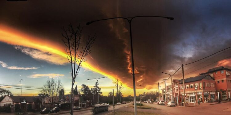 Sierra de la Ventana: Una gran nube asombró a los vecinos esta tarde.