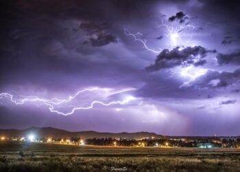 Hubo lluvias en la comarca con fuertes descargas eléctricas y ráfagas de viento.