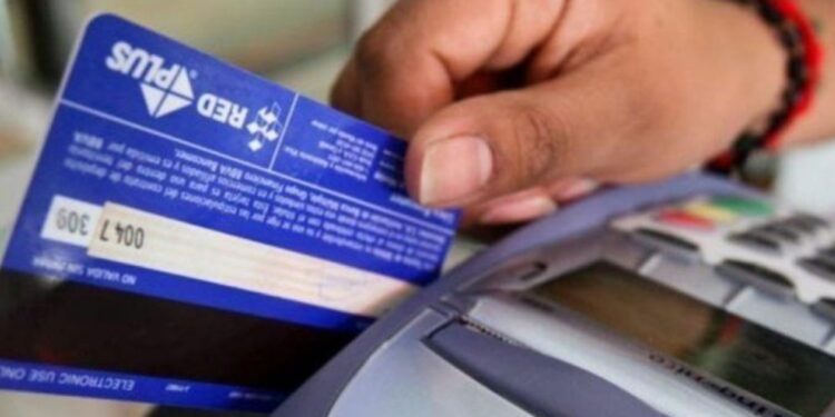 AFIP extiende el reintegro de 15% para compras con tarjeta de débito