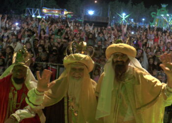 Los Reyes Magos pasaron por Sierra de la Ventana en una noche llena de color y alegría.
