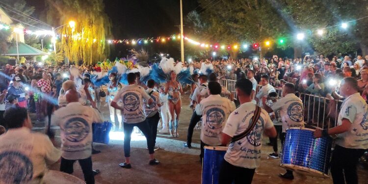 Sierra de la Ventana: Una multitud vibró al ritmo del carnaval del Club Ventana