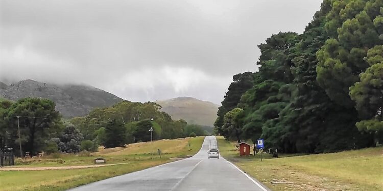 Sábado de lluvias y viento sur en toda la comarca. importantes registros en la región.