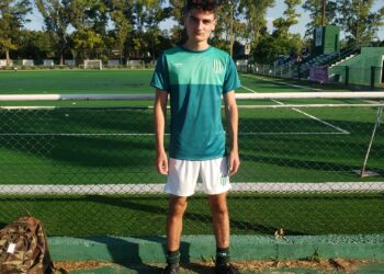 Un chico de la comarca que va con ilusión por el lugar donde jugó «Pupi» Zanetti en el Club Banfield.