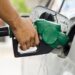 El Gobierno postergó la suba del impuesto a los combustibles