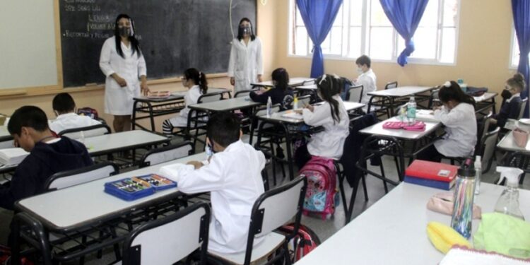 El Gobierno propone una hora más de clase por día en las escuelas primarias