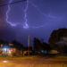 No faltó nada: Noche de tormentas con lluvias, rayos, truenos y hasta granizo en la comarca.
