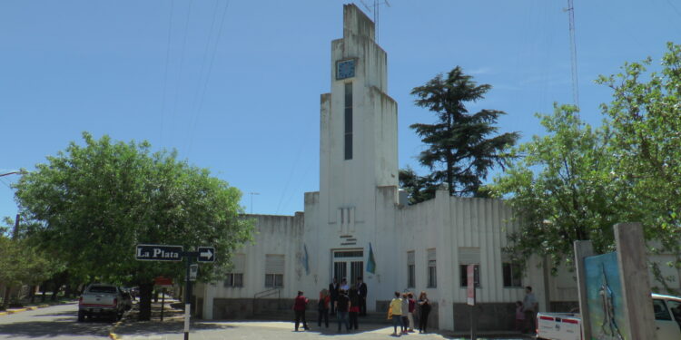 “Estamos pensando en restaurar la delegación municipal de Saldungaray”