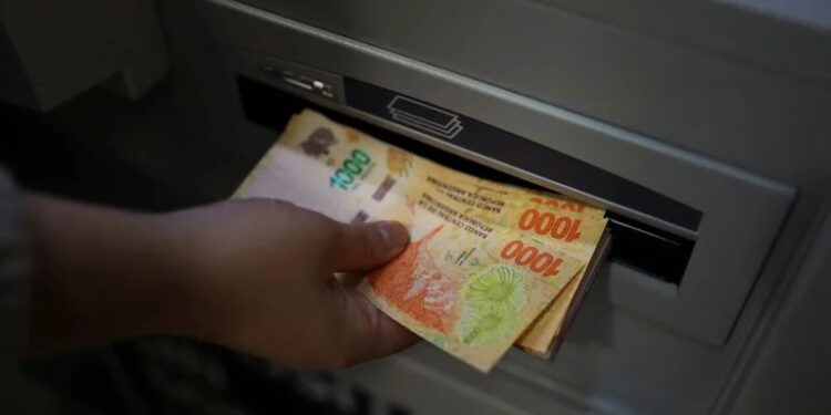 Impuesto a las ganancias: el Gobierno oficializó la suba del mínimo no imponible