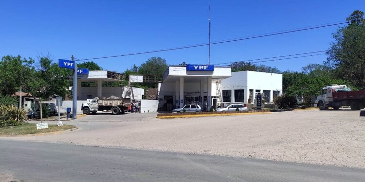 La YPF Don Juan amplía sus servicios y atención a vecinos y turistas con su remodelación.