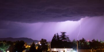Lluvias, intensa actividad eléctrica y granizo pasaron por la comarca.