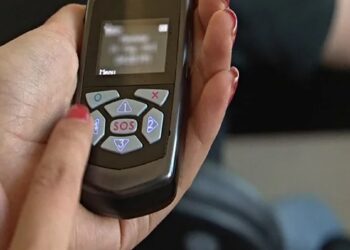 Las víctimas de violencia de género podrán pedir un móvil policial con el botón antipánico