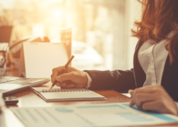 Se busca empleada administrativa.