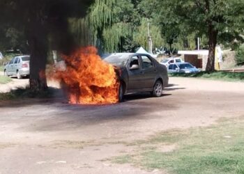 Se incendió un automóvil en Sierra de la Ventana