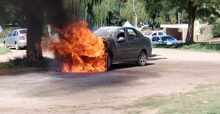 Se incendió un automóvil en Sierra de la Ventana