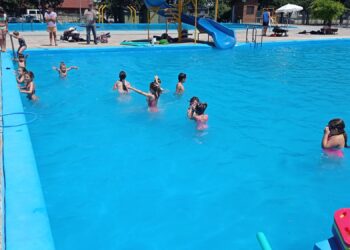 La Escuela de Natación para niños y adultos continuará hasta el 2 de febrero