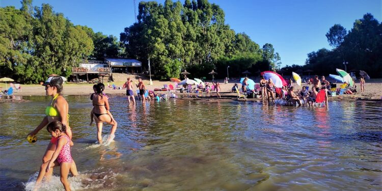Temporada 2023: entre diciembre y enero viajaron 20,3 millones de turistas que gastaron $ 803.789 mil millones.