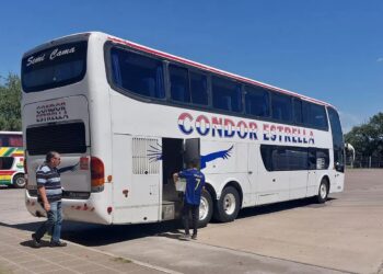 Sacan de circulación a un micro por transitar sin luces y con gomas gastadas