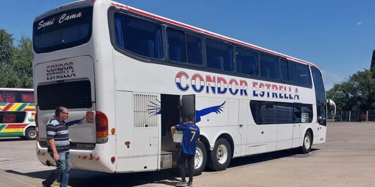 Sacan de circulación a un micro por transitar sin luces y con gomas gastadas