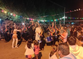 Carnavales 2023 en Sierra de la Ventana: Cierre con una multitud de espectadores y toda la magia del corso serrano.