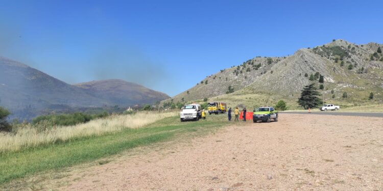 Incendio controlado: ruta 76 transitable y despejada