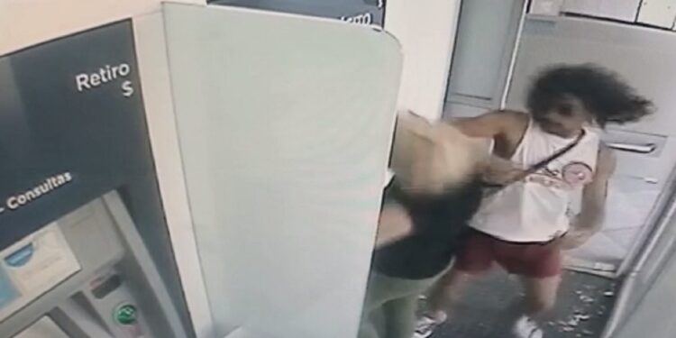 Coronel Suarez: Brutal ataque a una mujer en un cajero automático