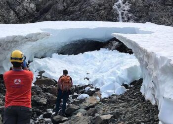 El Bolsón: murió un turista tras el derrumbe en una cueva en el cerro Hielo Azul