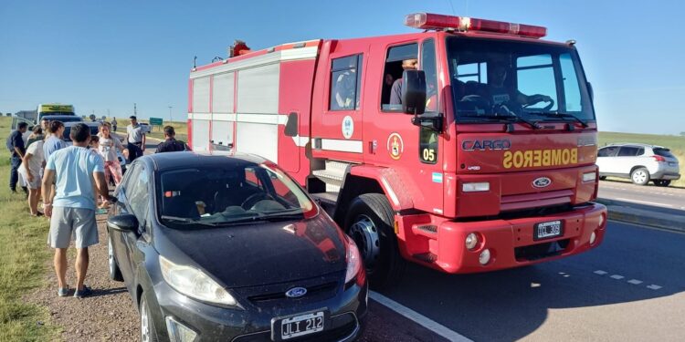 Se rozaron un auto y una camioneta en la RN 33 y cruce con la 76. No hubo heridos