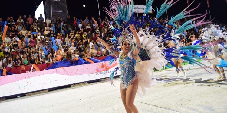 Los turistas gastan $10.000 promedio por noche en los carnavales de Gualeguaychú y Corrientes