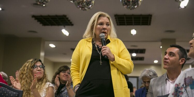 Carrió confirmó que será candidata presidencial, mientras que Negri apura a Macri para que se defina