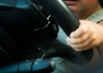 La ANSV suspenderá licencias a quienes dejen que sus hijos menores manejen un automóvil