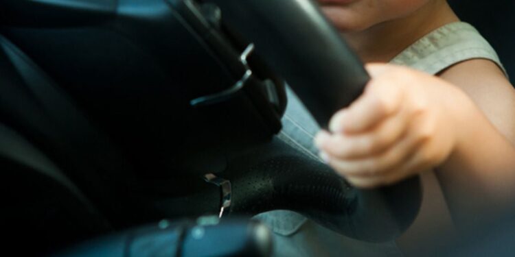 La ANSV suspenderá licencias a quienes dejen que sus hijos menores manejen un automóvil