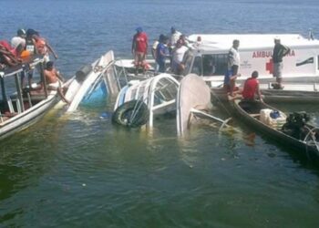 Al menos seis muertos y dos desaparecidos al hundirse un barco turístico en Río de Janeiro