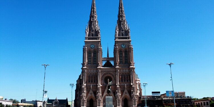 Una multitud peregrinó a Luján para celebrar los primeros 10 años del papado de Francisco