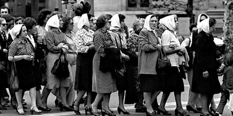 El Presidente rindió homenaje a Madres de Plaza de Mayo: «Su lucha vive para siempre en el pueblo»
