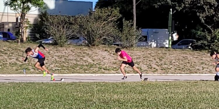Nueva participación de la Escuela Municipal de Atletismo en un torneo regional