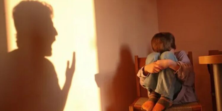 El 57% de los adultos violentos sufrió maltrato en su niñez, alertó el Ministerio Público Tutelar