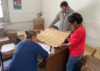 Azul: estaban desechando archivos municipales y encuentran 25 planos originales de Francisco Salamone