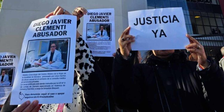 Eximen de prisión al ginecólogo Clementi procesado por abusos y le prohíben atender por 90 días