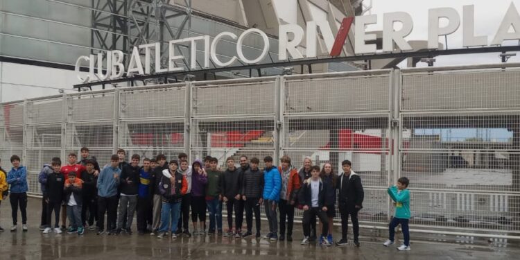 Chicos de la Escuela Municipal de Básquet disfrutaron cuatro días en Buenos Aires