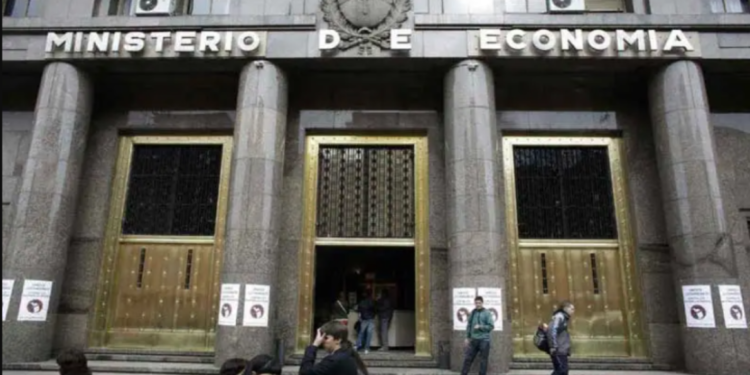 Economía consiguió $773.710 millones y logró financiamiento neto por casi $300.000 millones