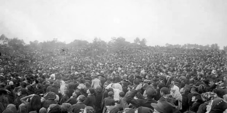 La aparición de la Virgen de Fátima a tres pastorcitos y el Milagro del Sol que deslumbró a 50 mil personas
