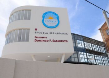 Sileoni: «Es un orgullo que dos escuelas bonaerenses estén entre las 50 mejores del mundo»