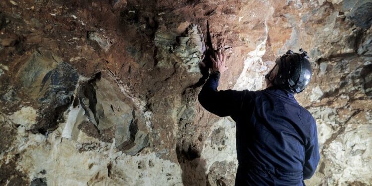 Descubren en Sudáfrica las tumbas más antiguas de la prehistoria