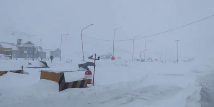 Rigen alertas amarillas por vientos, lluvias y nevadas en siete provincias